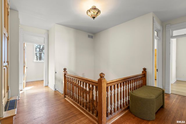 528 W HIGH Street, Peoria, IL 61602