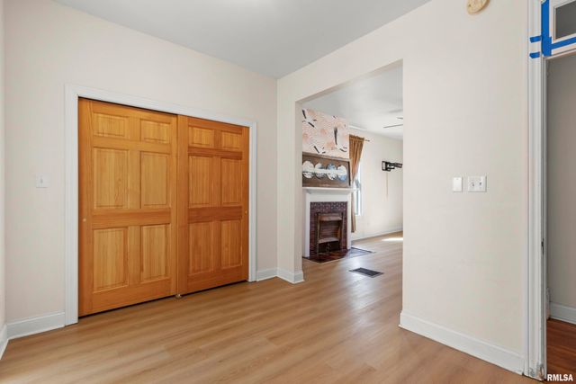 528 W HIGH Street, Peoria, IL 61602