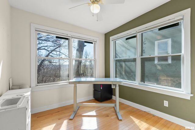 528 W HIGH Street, Peoria, IL 61602