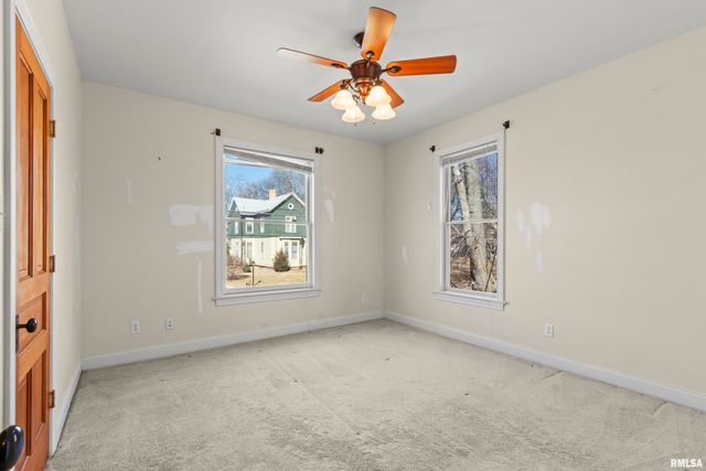 528 W HIGH Street, Peoria, IL 61602