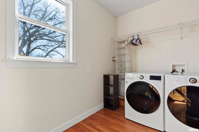 528 W HIGH Street, Peoria, IL 61602