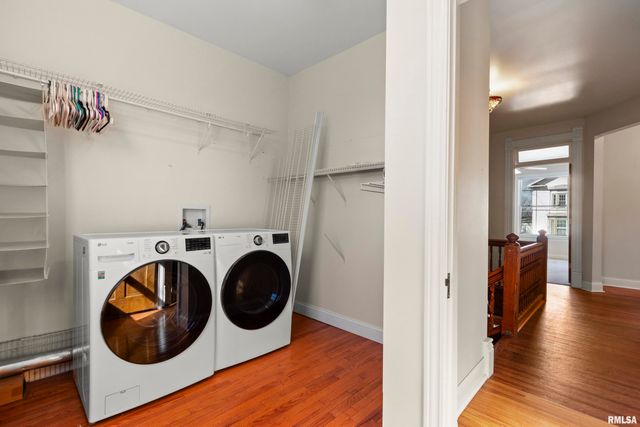 528 W HIGH Street, Peoria, IL 61602