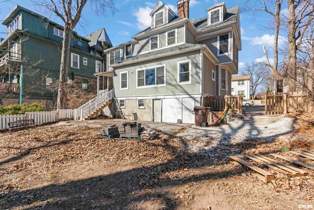 528 W HIGH Street, Peoria, IL 61602