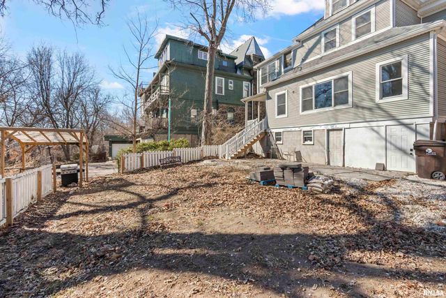 528 W HIGH Street, Peoria, IL 61602