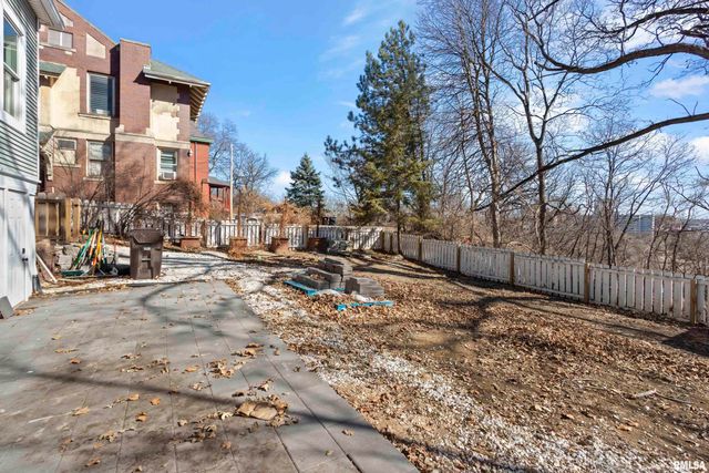 528 W HIGH Street, Peoria, IL 61602