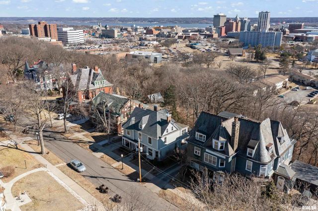 528 W HIGH Street, Peoria, IL 61602