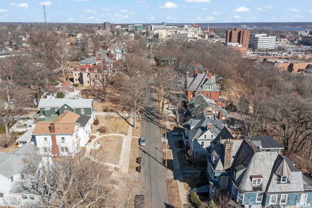 528 W HIGH Street, Peoria, IL 61602