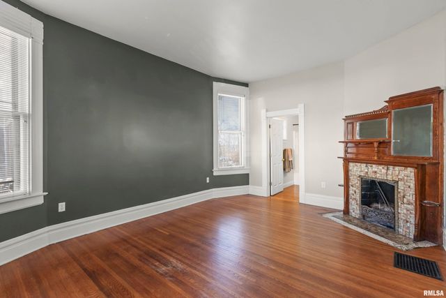 528 W HIGH Street, Peoria, IL 61602