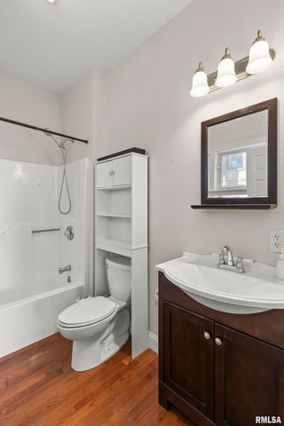 528 W HIGH Street, Peoria, IL 61602