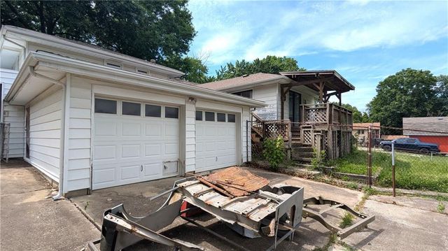 1209 SW Madison Street, Lee's Summit, MO 64081