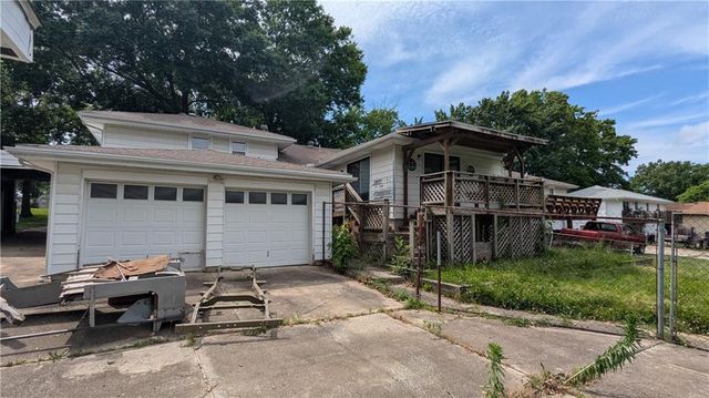 1209 SW Madison Street, Lee's Summit, MO 64081