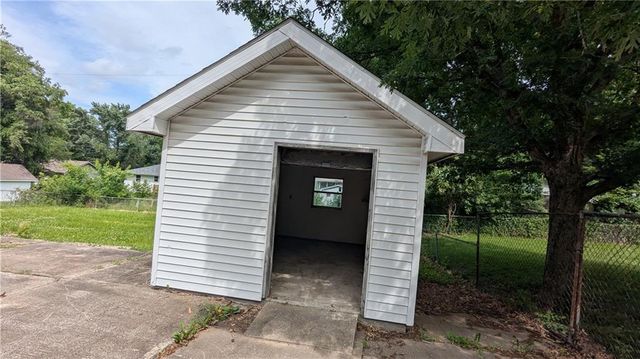 1209 SW Madison Street, Lee's Summit, MO 64081