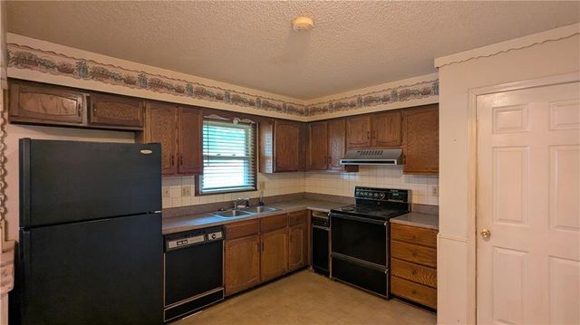 1209 SW Madison Street, Lee's Summit, MO 64081