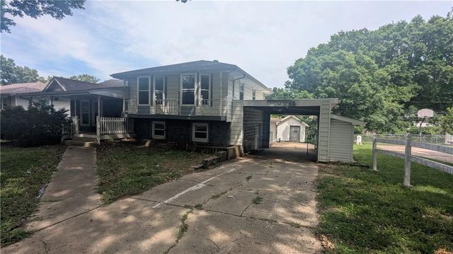 1209 SW Madison Street, Lee's Summit, MO 64081