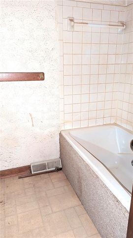 1209 SW Madison Street, Lee's Summit, MO 64081