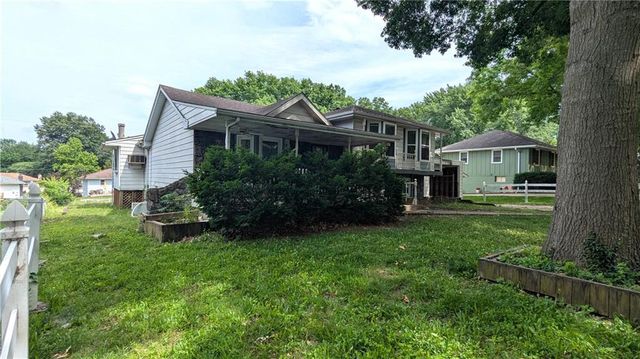 1209 SW Madison Street, Lee's Summit, MO 64081