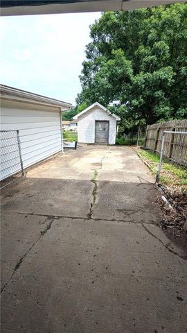 1209 SW Madison Street, Lee's Summit, MO 64081