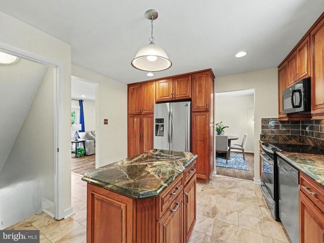 16101 INDUS DR, Woodbridge, VA 22191