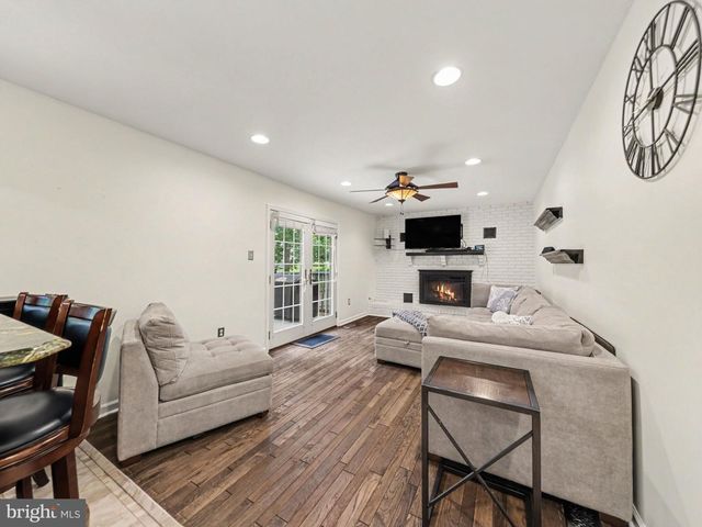 16101 INDUS DR, Woodbridge, VA 22191