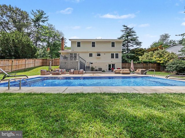16101 INDUS DR, Woodbridge, VA 22191