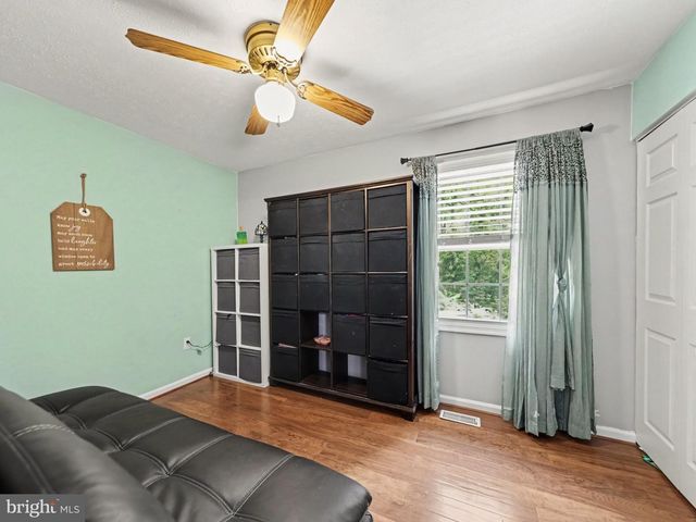 16101 INDUS DR, Woodbridge, VA 22191