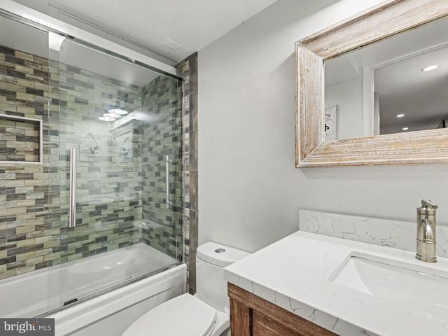 16101 INDUS DR, Woodbridge, VA 22191