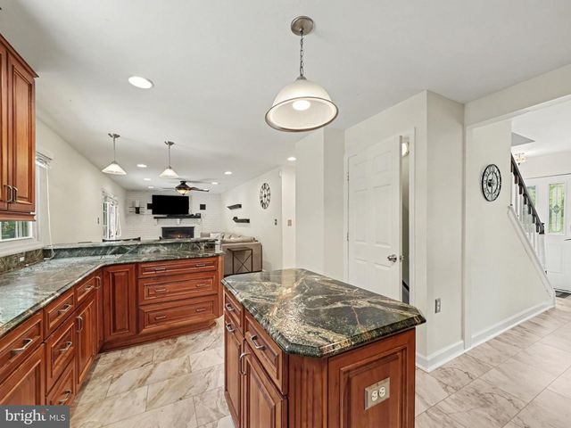 16101 INDUS DR, Woodbridge, VA 22191