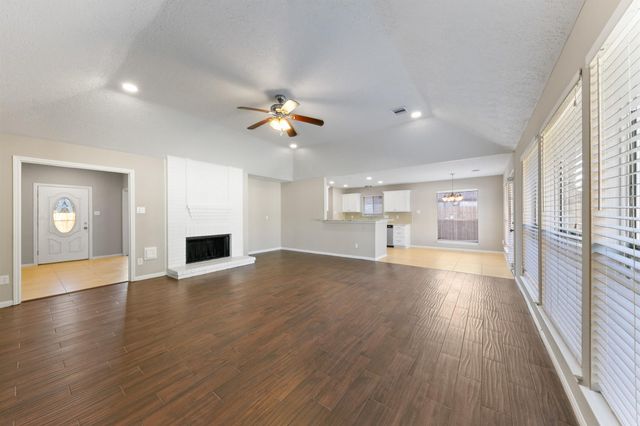 802 Foxglove Drive, Missouri City, TX 77489