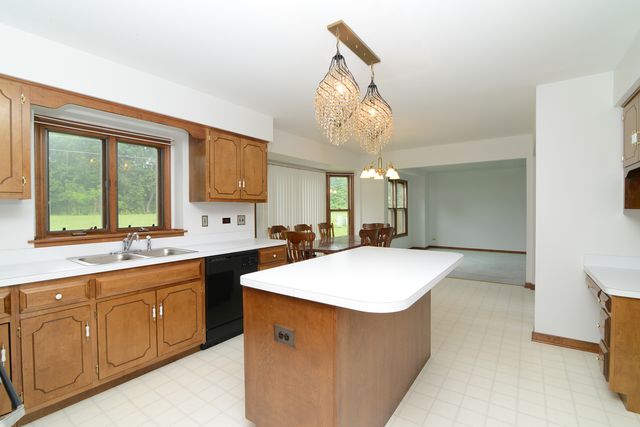 650 Lavina Court, Bolingbrook, IL 60440