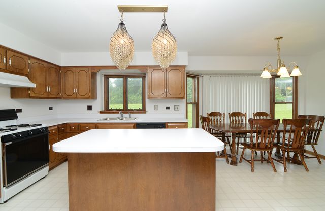 650 Lavina Court, Bolingbrook, IL 60440