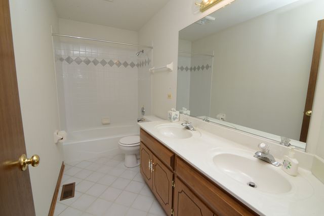 650 Lavina Court, Bolingbrook, IL 60440