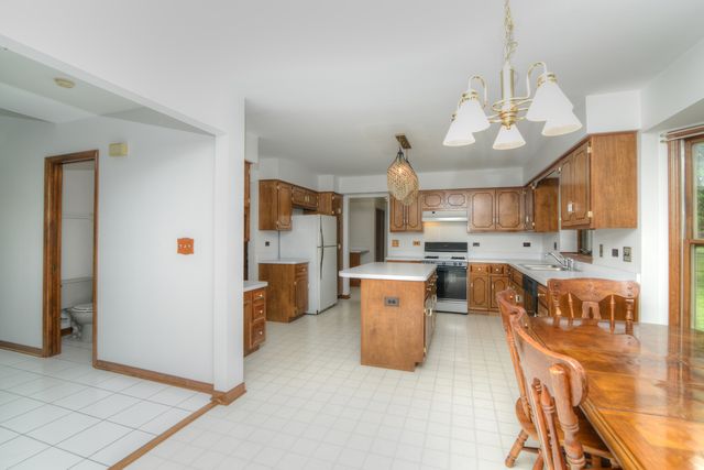650 Lavina Court, Bolingbrook, IL 60440