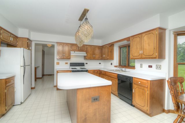 650 Lavina Court, Bolingbrook, IL 60440