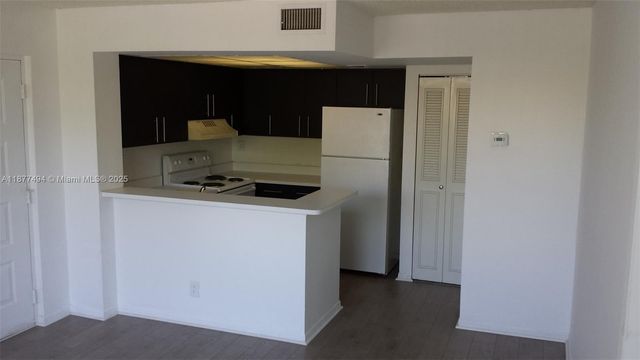 752 Executive Center Dr 25, West Palm Beach, FL 33401