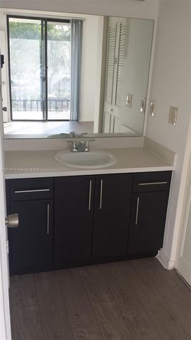 752 Executive Center Dr 25, West Palm Beach, FL 33401