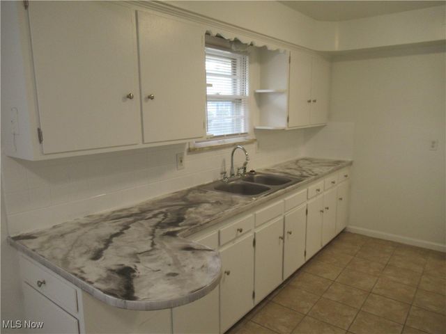 285 Marion Drive, Bedford, OH 44146