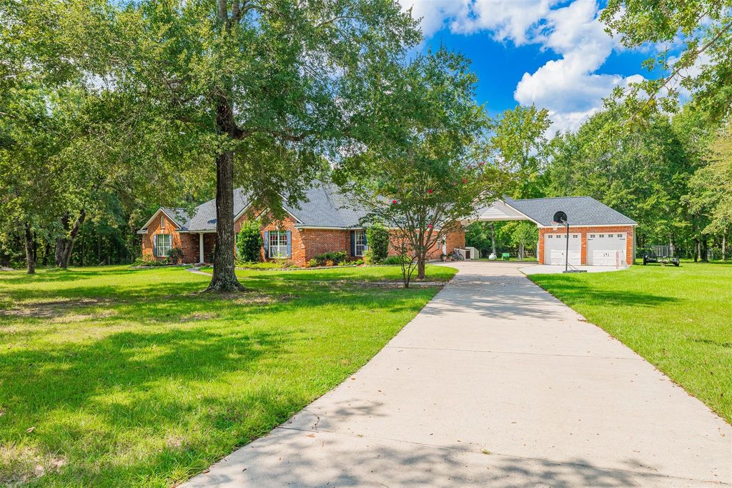 30711 Carrington Drive, Magnolia, TX 77354