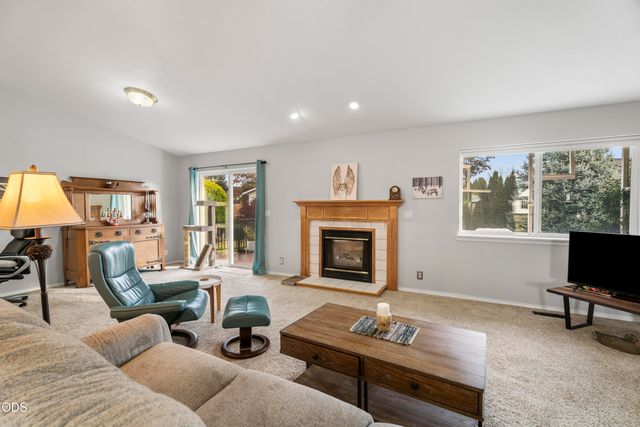 756 NW 20th Street, Redmond, OR 97756