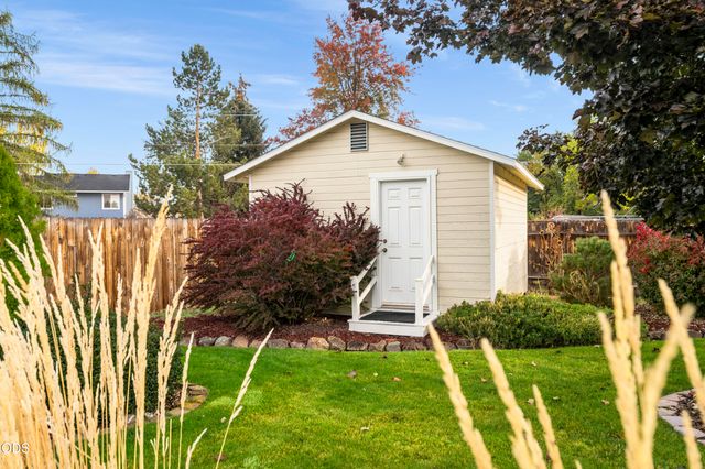 756 NW 20th Street, Redmond, OR 97756