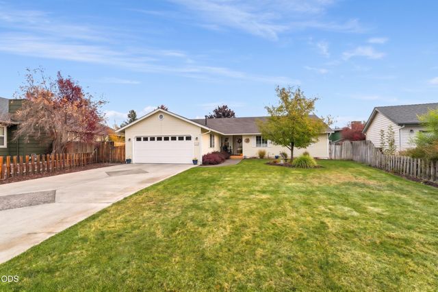 756 NW 20th Street, Redmond, OR 97756