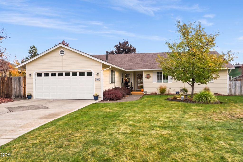 756 NW 20th Street, Redmond, OR 97756