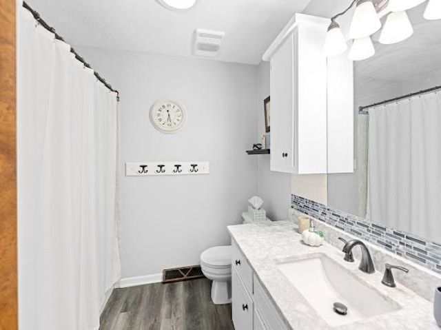 2314 Brookwood Ln, Salina, KS 67401