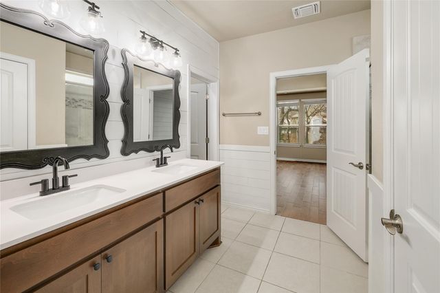 176 Patriot DR, Buda, TX 78610