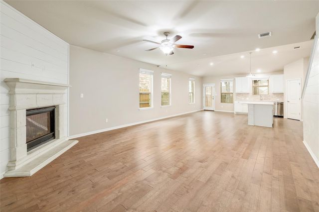 176 Patriot DR, Buda, TX 78610