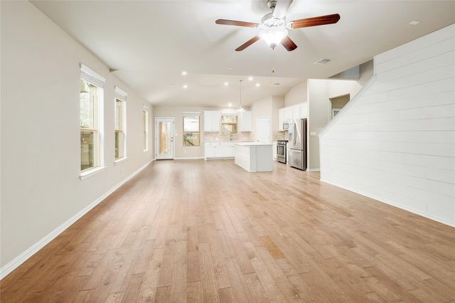 176 Patriot DR, Buda, TX 78610