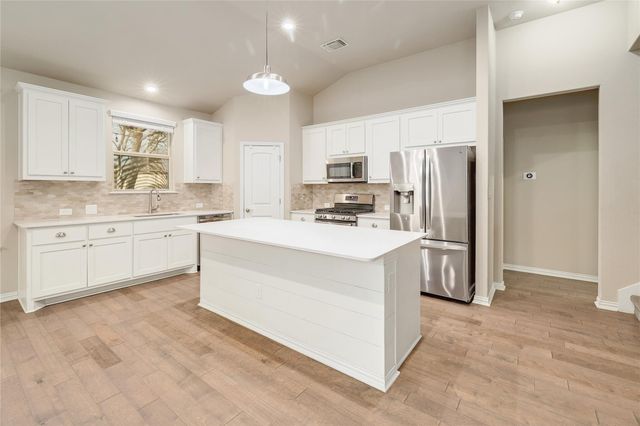 176 Patriot DR, Buda, TX 78610