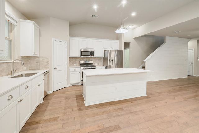 176 Patriot DR, Buda, TX 78610