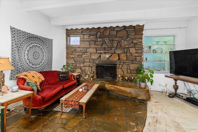 385 Manzanita Lane, Redding, CA 96002
