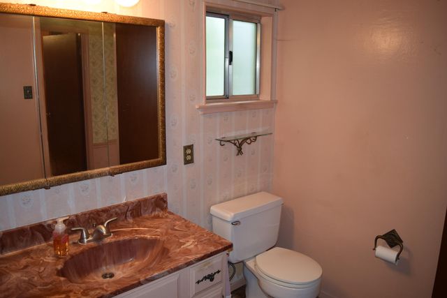 385 Manzanita Lane, Redding, CA 96002