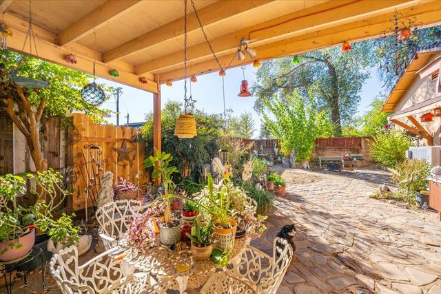 385 Manzanita Lane, Redding, CA 96002